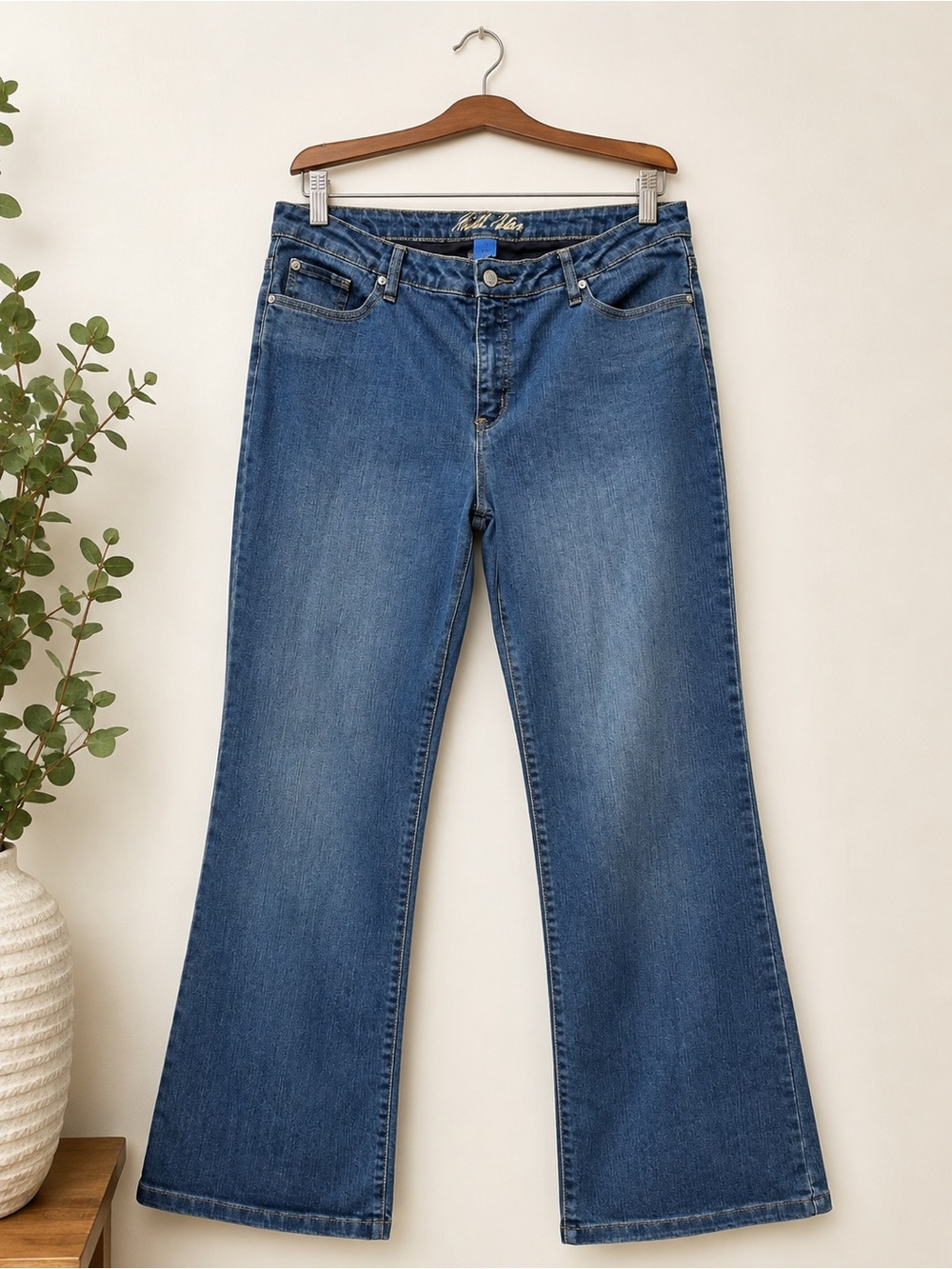 Bill Blass Size 14 Stretch Bootcut Jeans Medium Wash Denim Classic Fit Classic